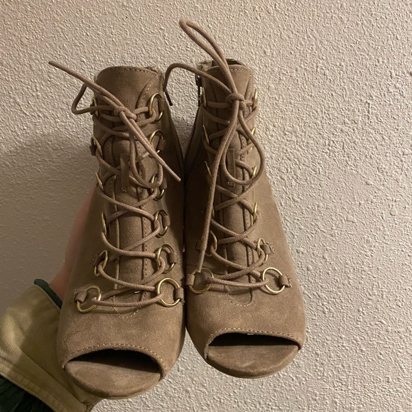 Gray Lace Up Heels - Size 7.5 - Picture 6 of 9